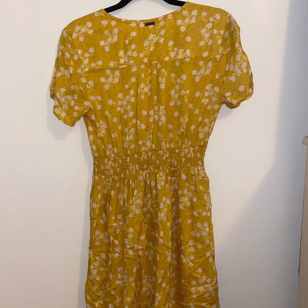 NWOT Yellow floral billabong dress - Picture 3 of 3